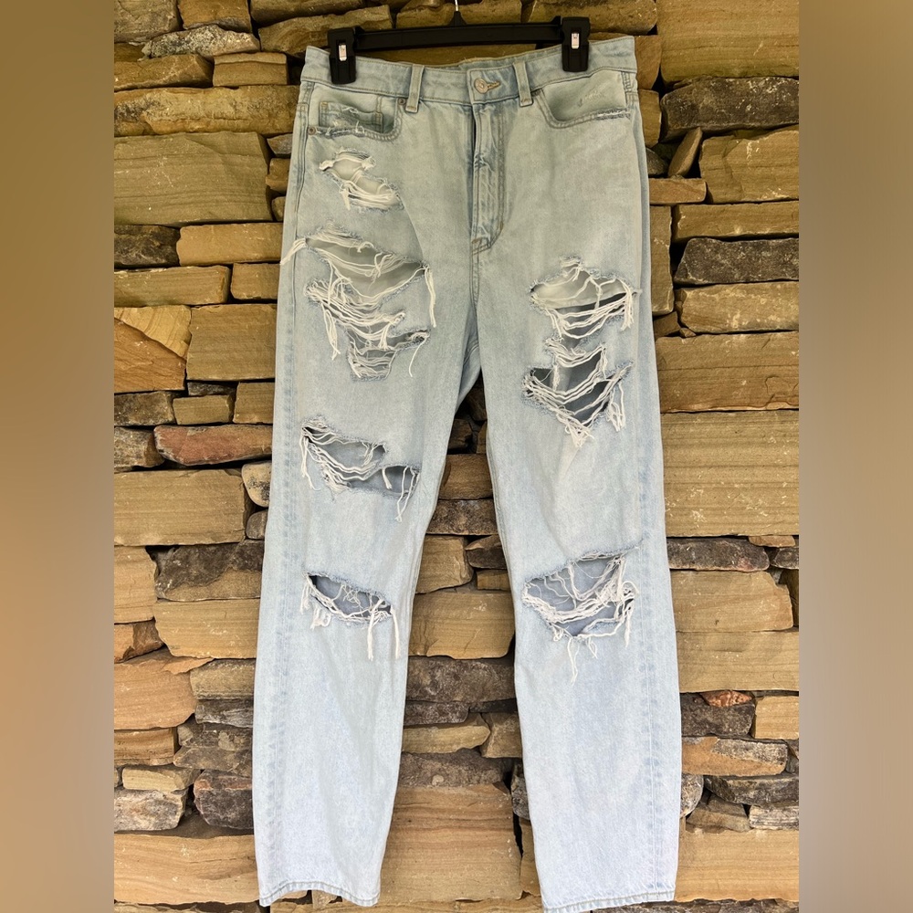 American Eagle size 8 highest rise mom distressed jeans